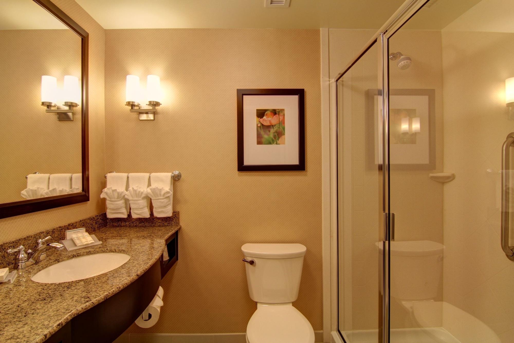 Hilton Garden Inn וודברידג' מראה חיצוני תמונה
