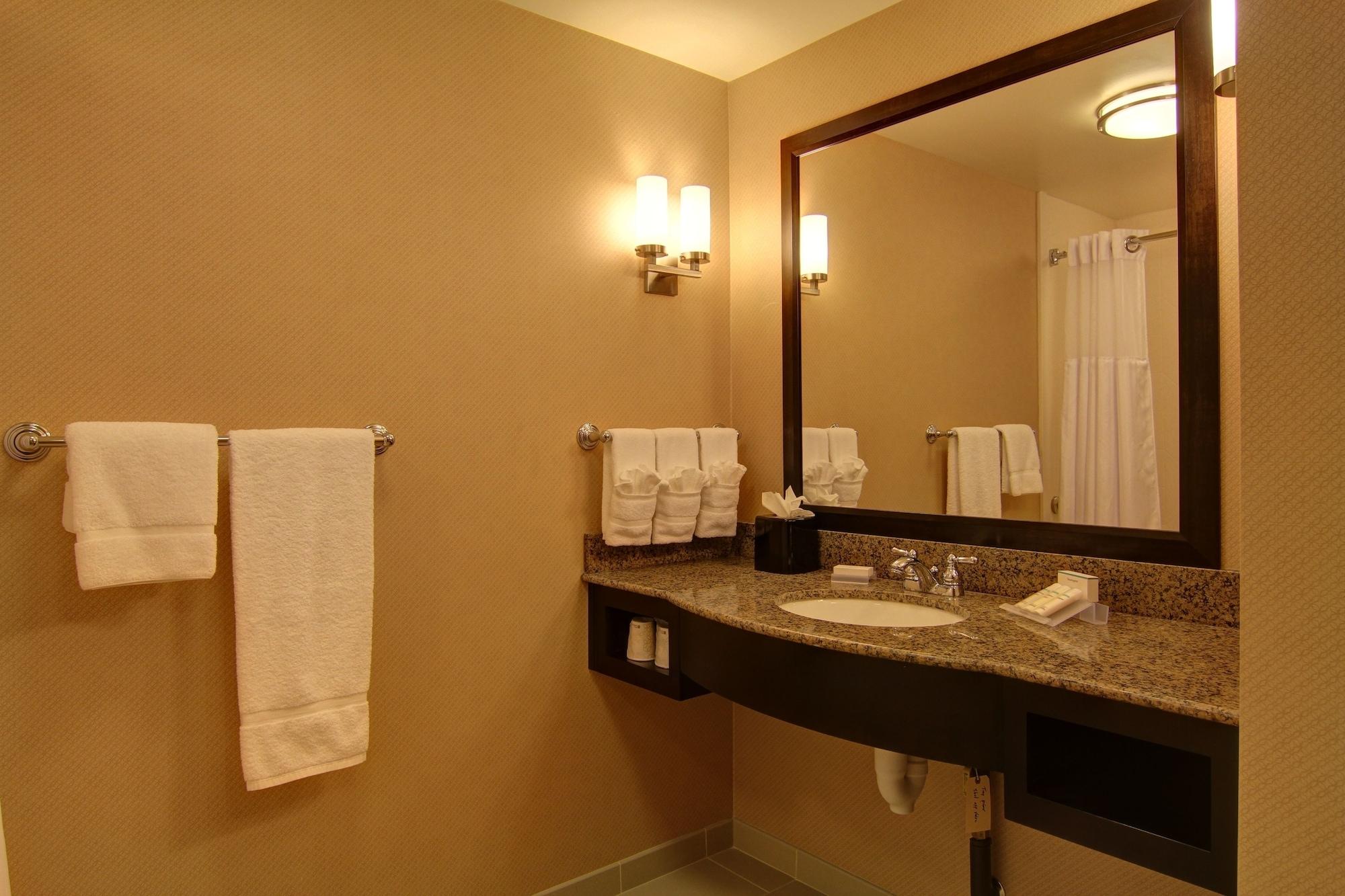 Hilton Garden Inn וודברידג' מראה חיצוני תמונה