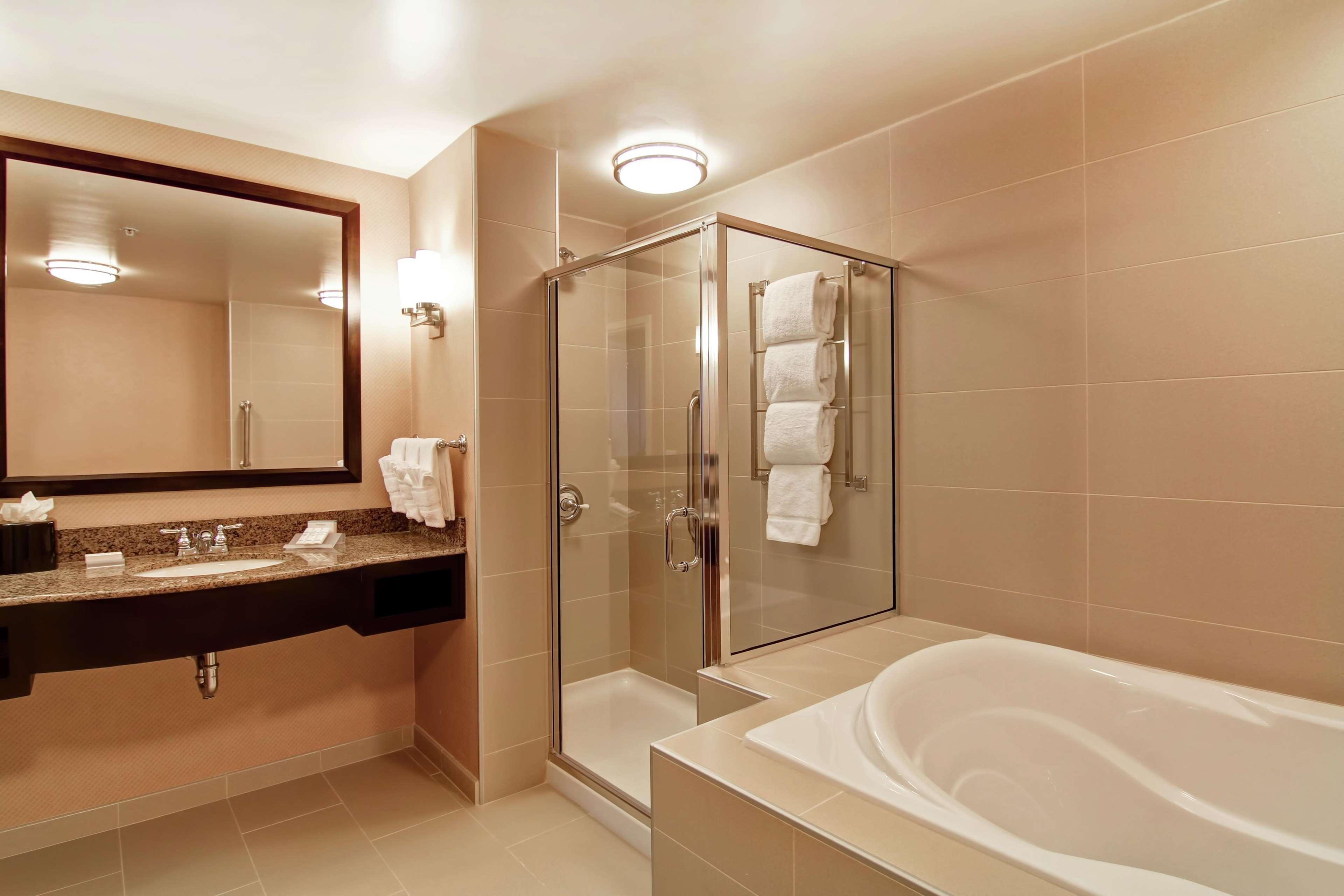 Hilton Garden Inn וודברידג' מראה חיצוני תמונה