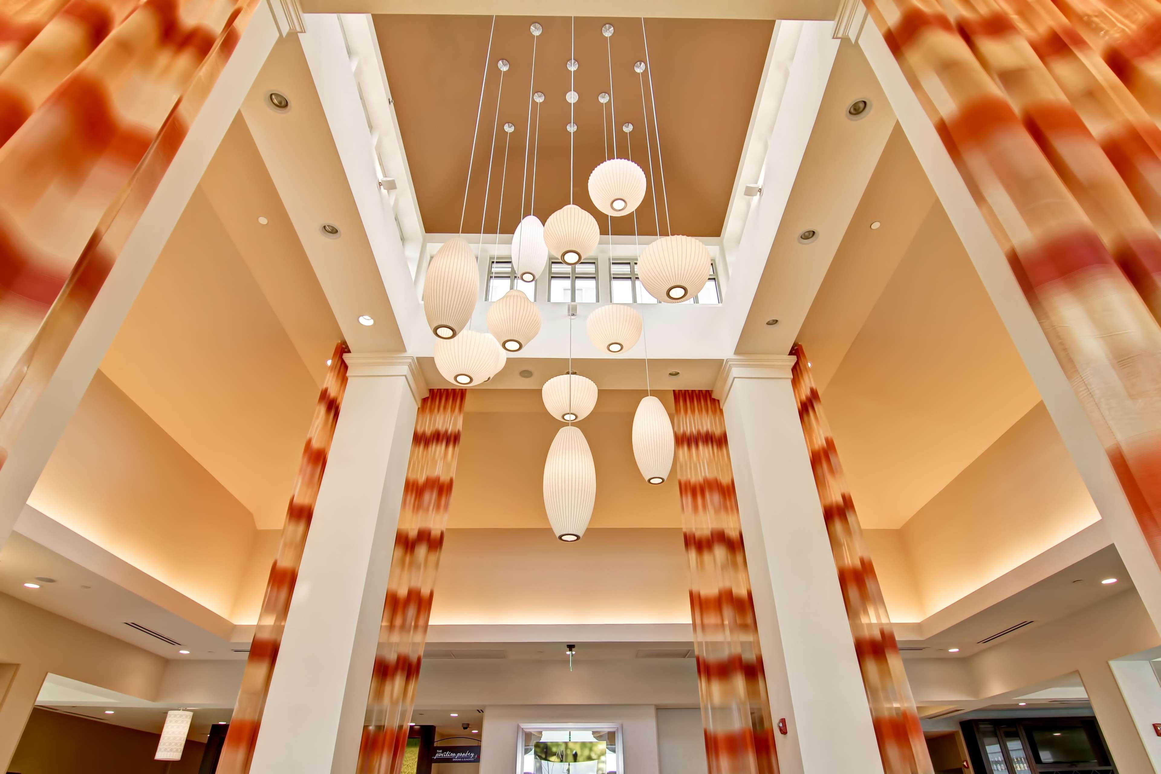 Hilton Garden Inn וודברידג' מראה חיצוני תמונה