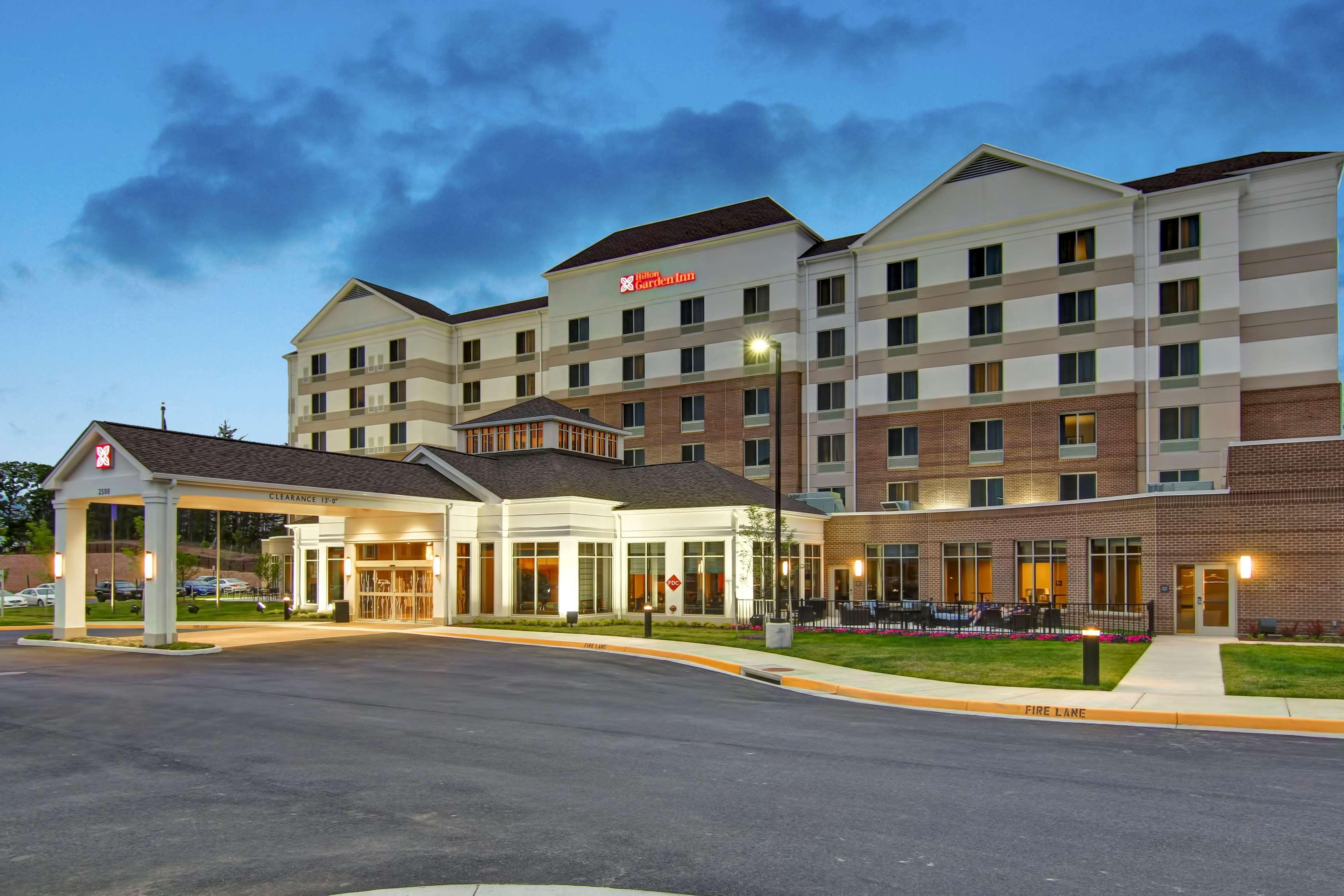 Hilton Garden Inn וודברידג' מראה חיצוני תמונה