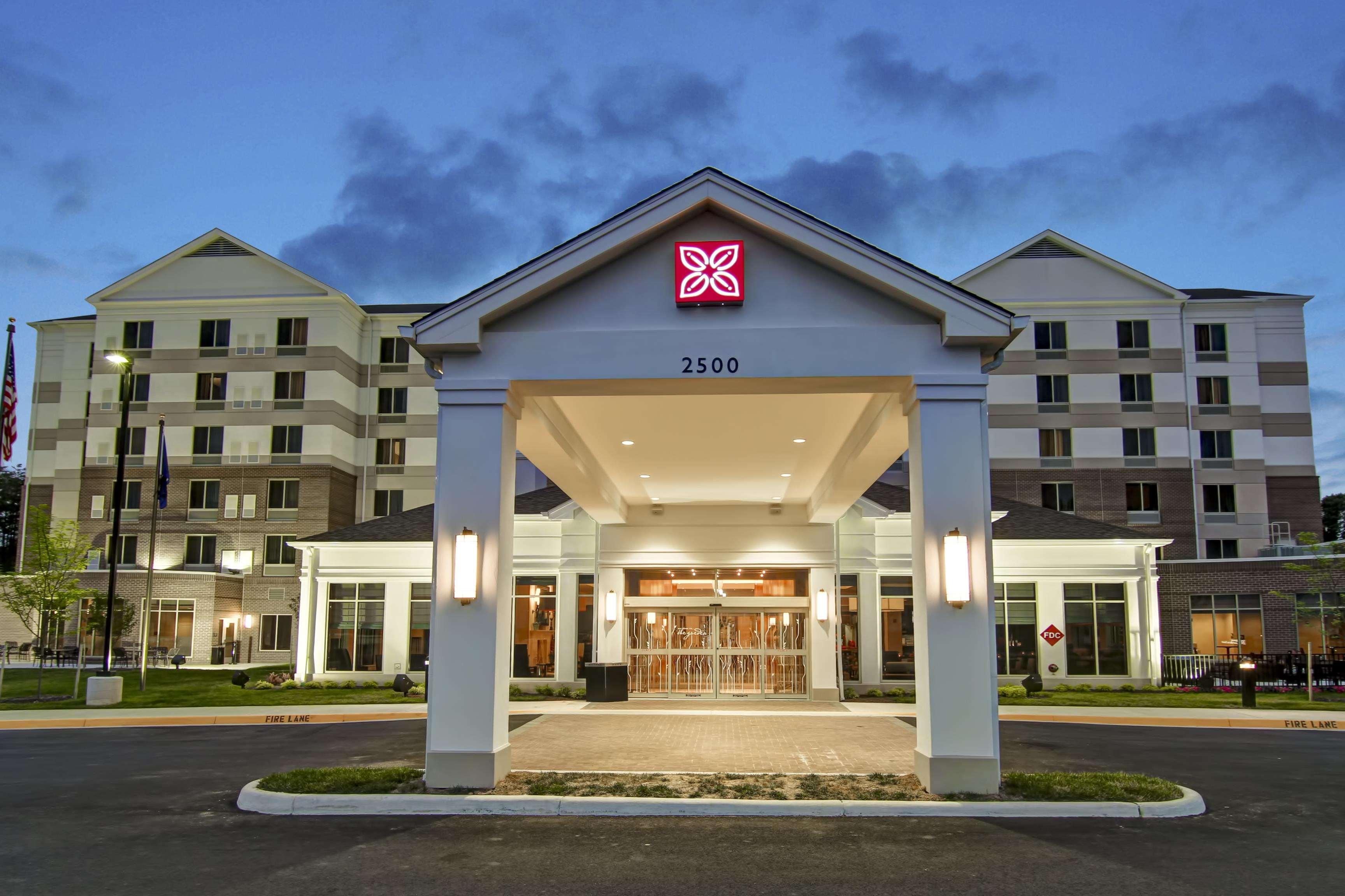 Hilton Garden Inn וודברידג' מראה חיצוני תמונה