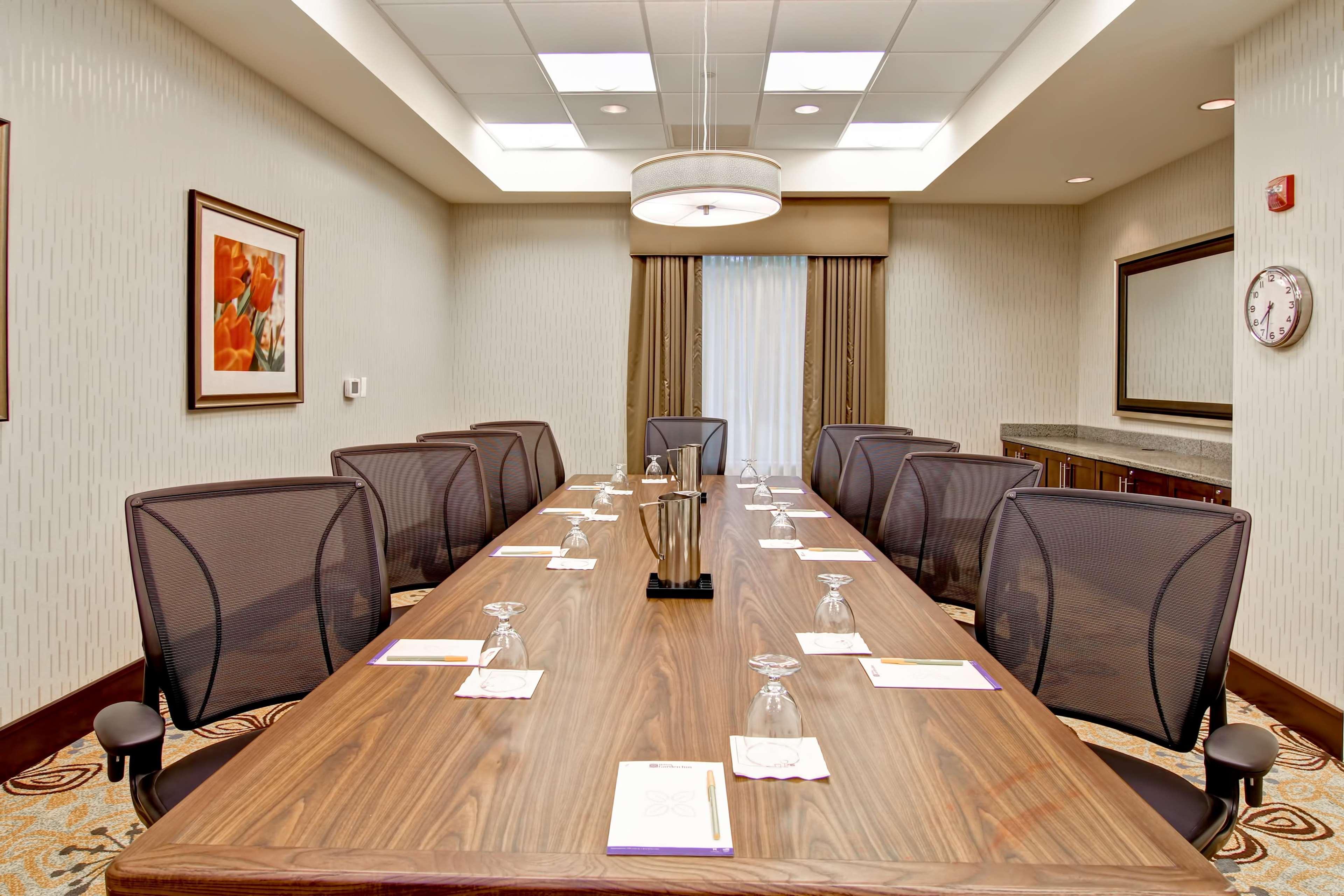 Hilton Garden Inn וודברידג' מראה חיצוני תמונה