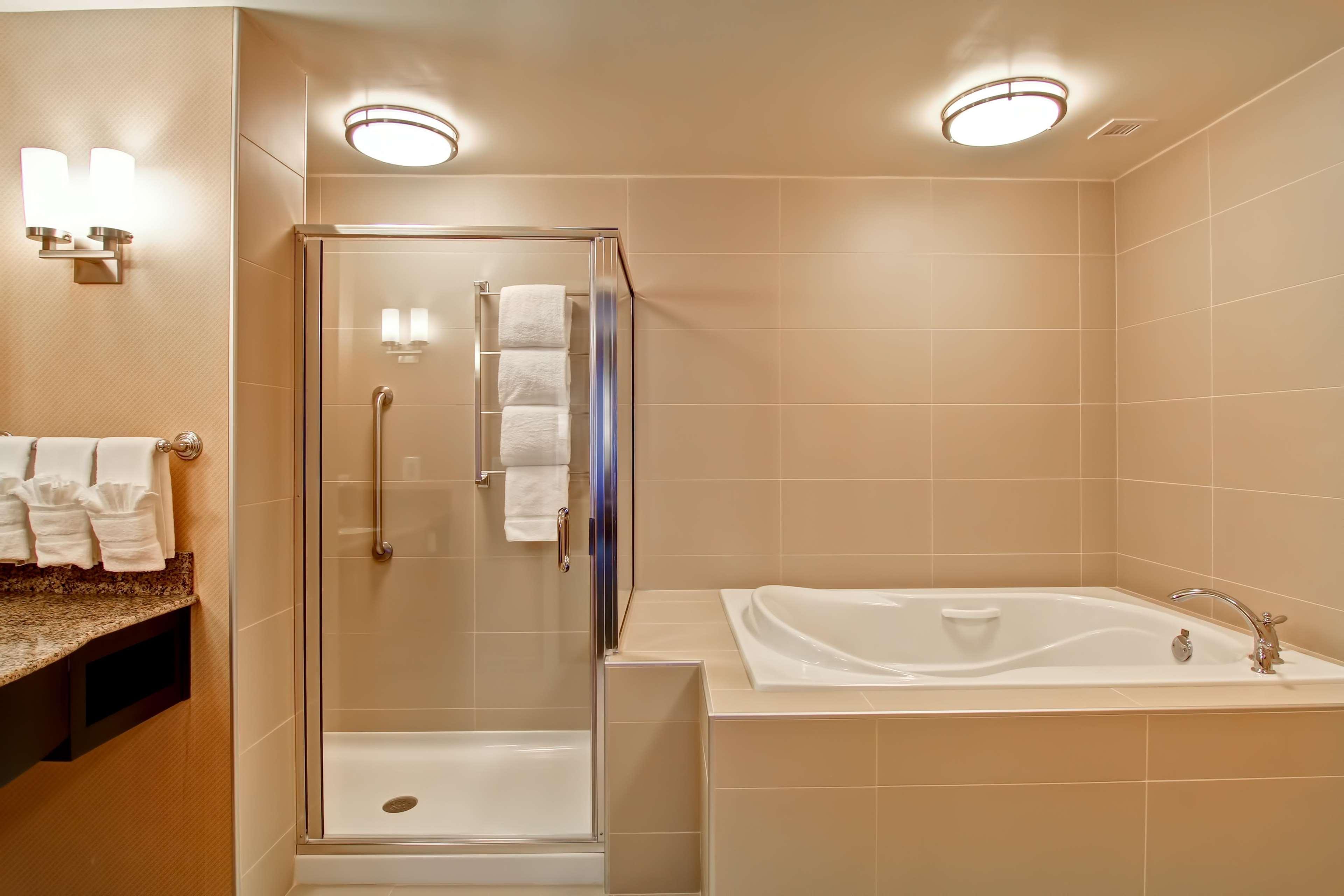 Hilton Garden Inn וודברידג' מראה חיצוני תמונה