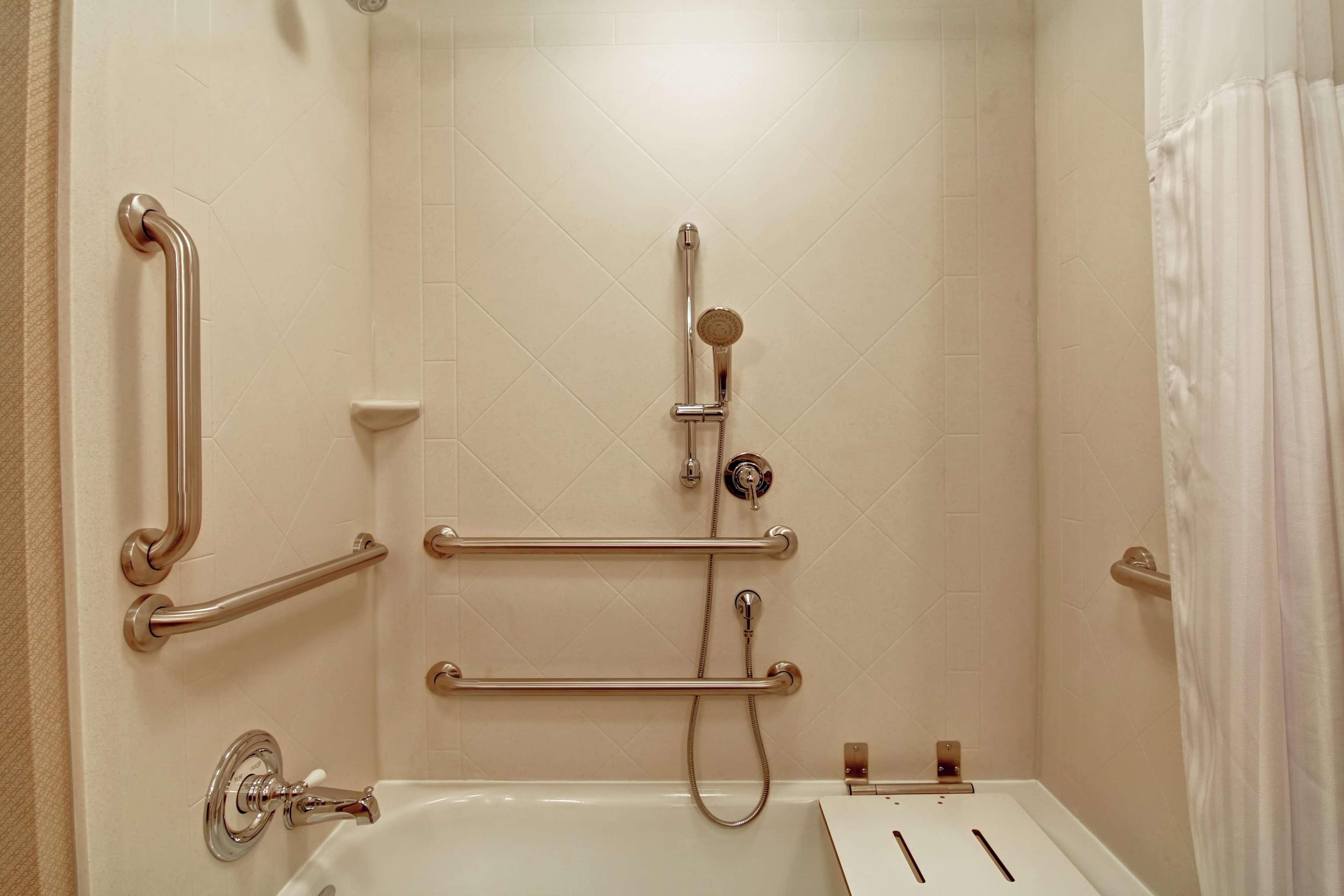 Hilton Garden Inn וודברידג' מראה חיצוני תמונה