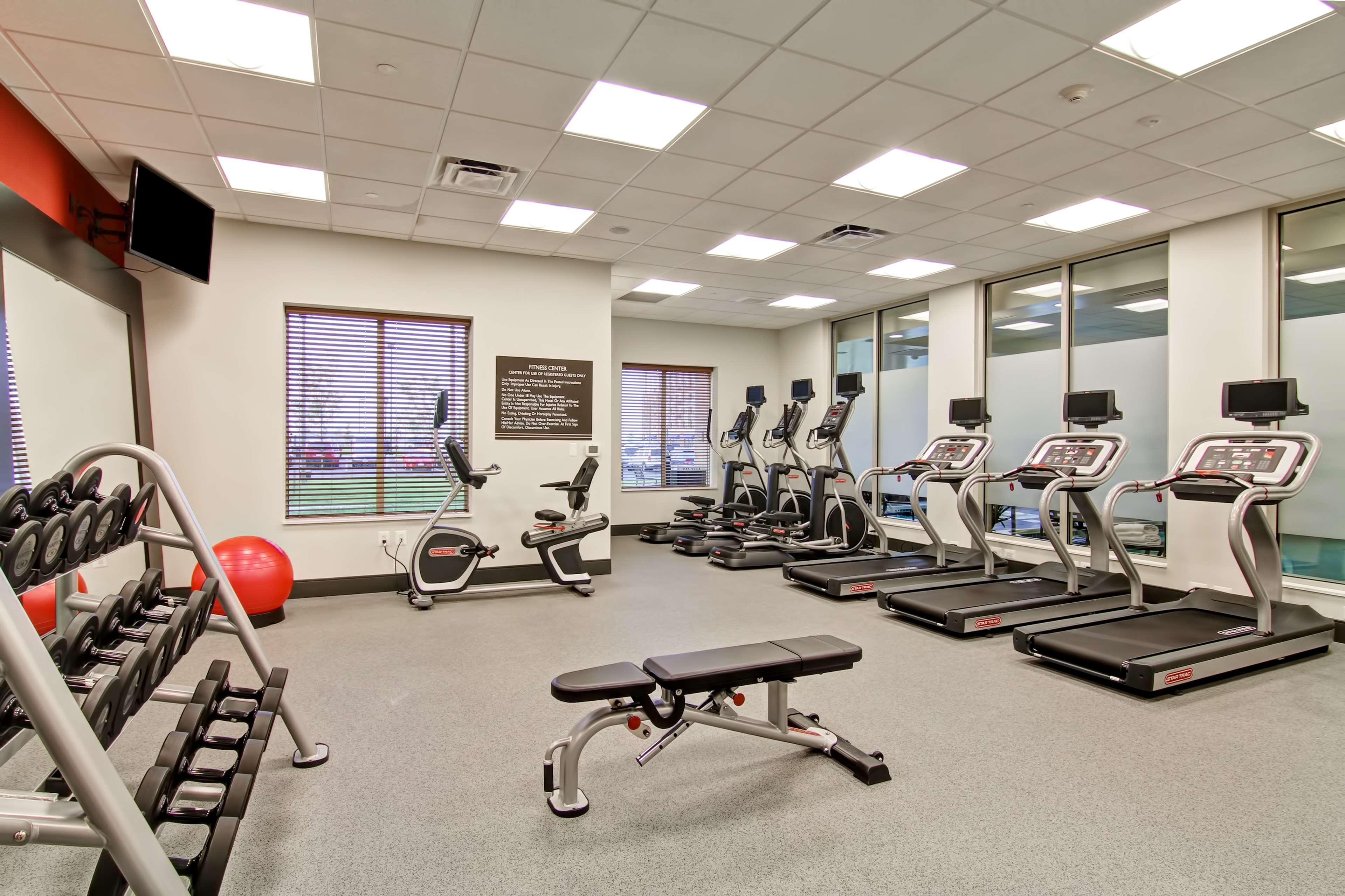 Hilton Garden Inn וודברידג' מראה חיצוני תמונה