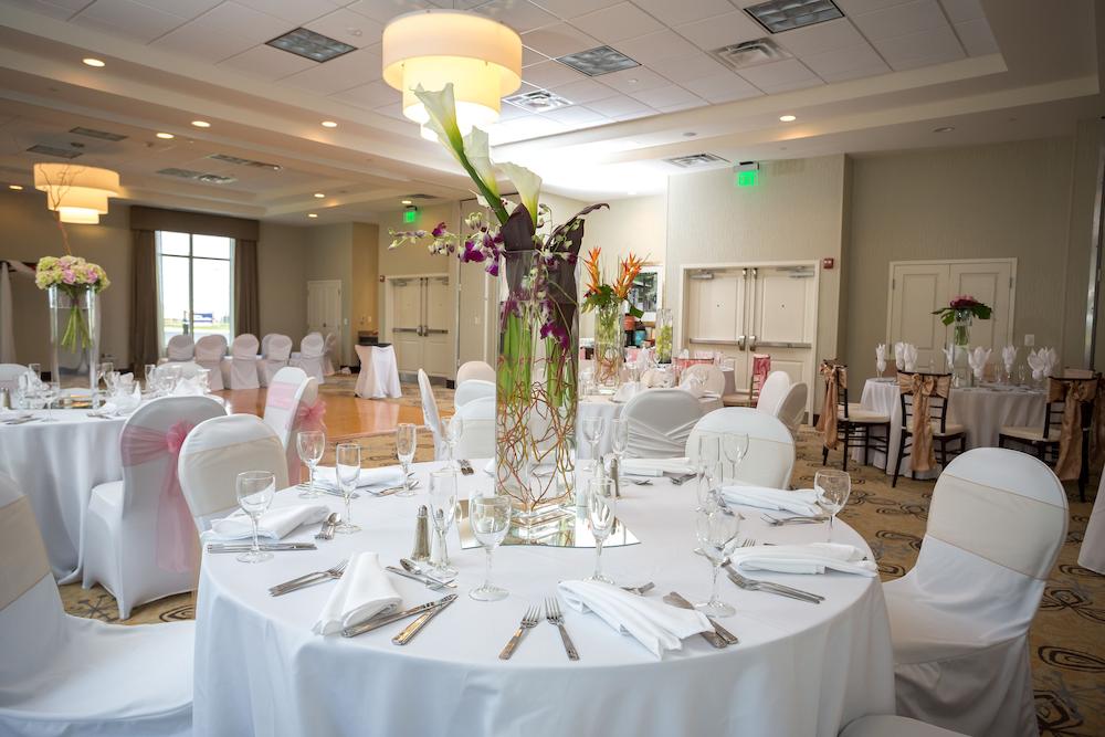 Hilton Garden Inn וודברידג' מראה חיצוני תמונה