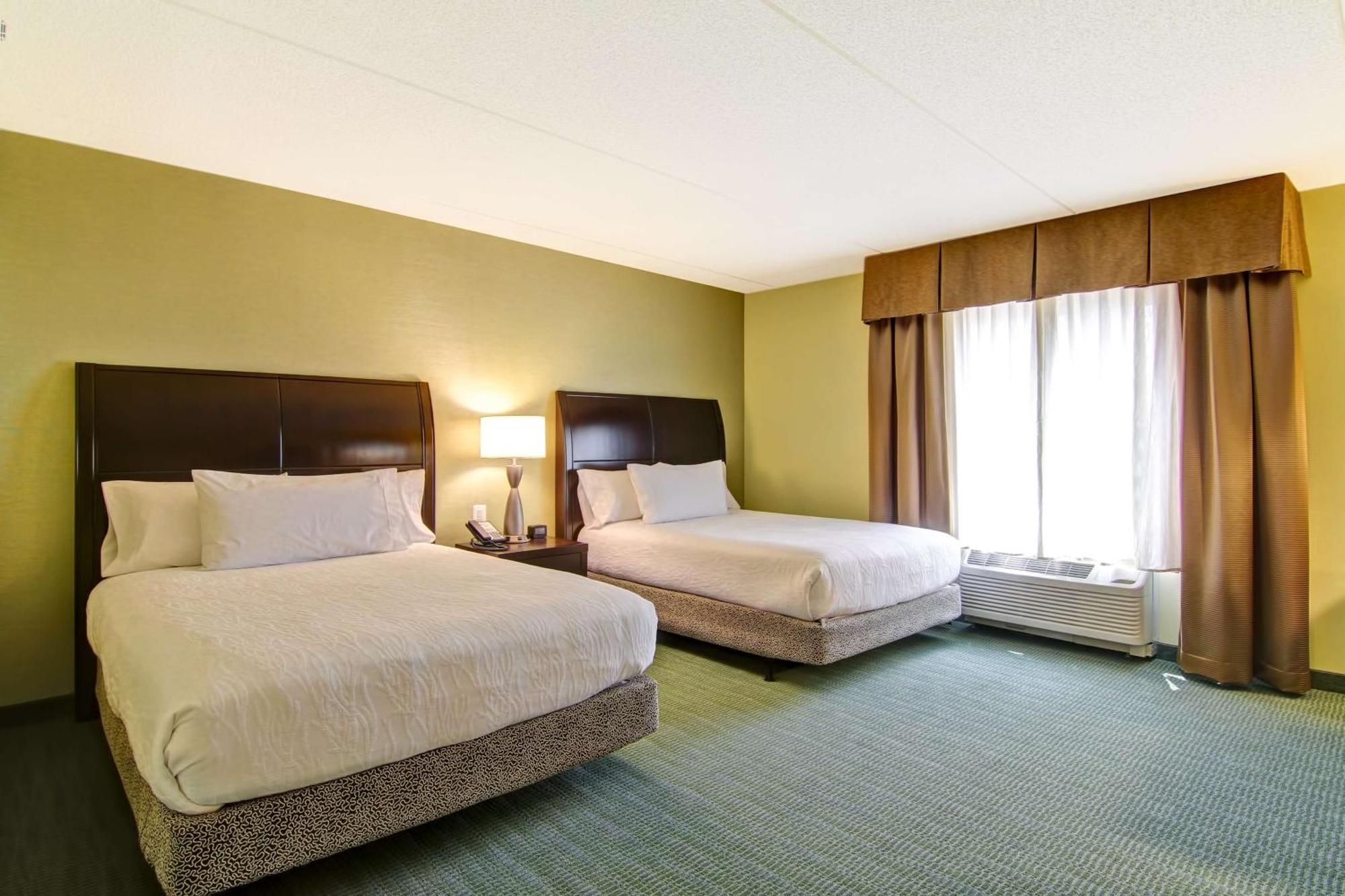 Hilton Garden Inn וודברידג' מראה חיצוני תמונה