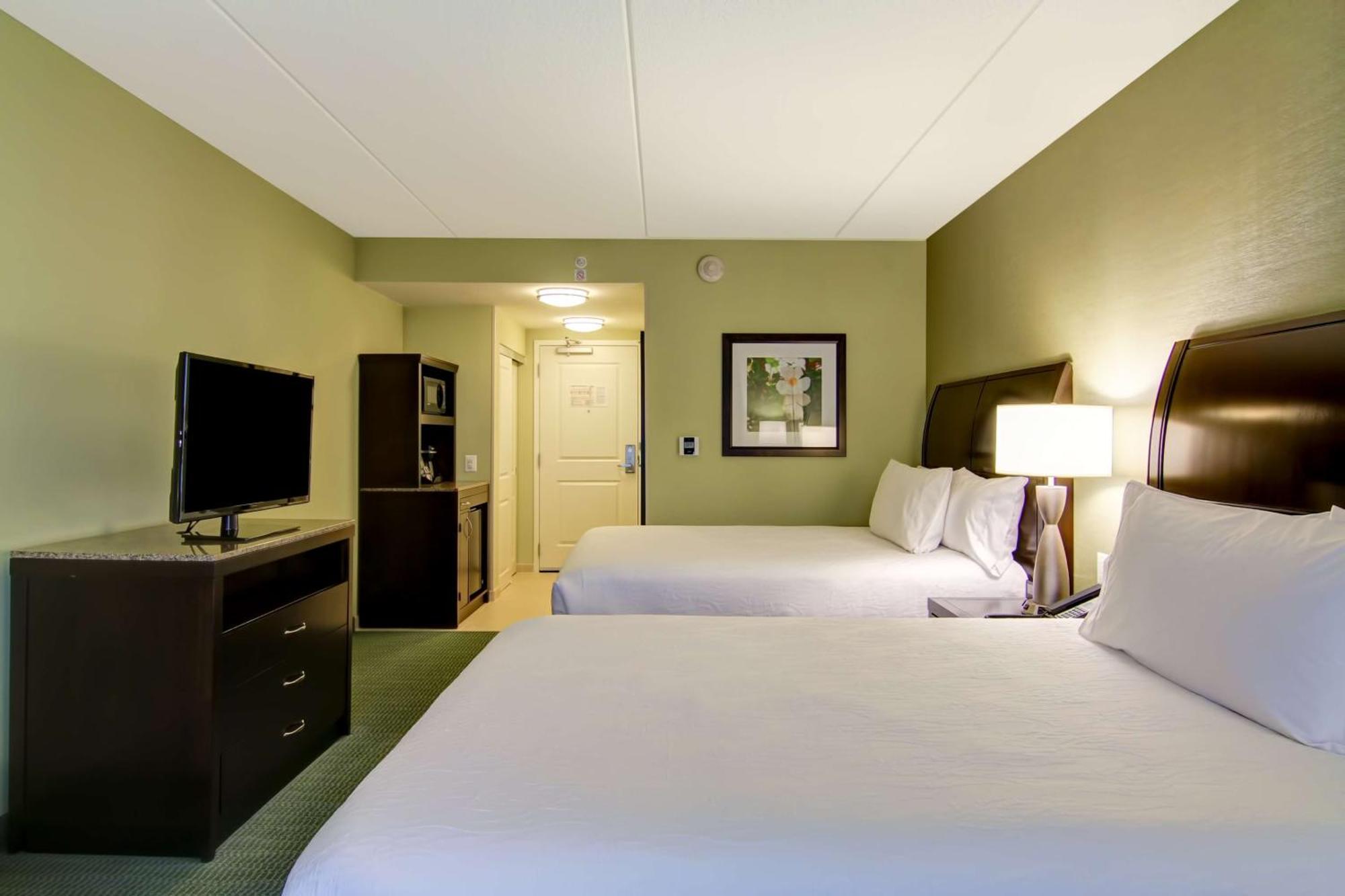 Hilton Garden Inn וודברידג' מראה חיצוני תמונה