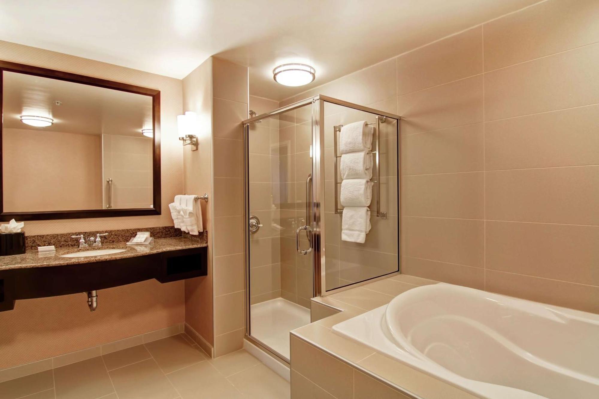 Hilton Garden Inn וודברידג' מראה חיצוני תמונה