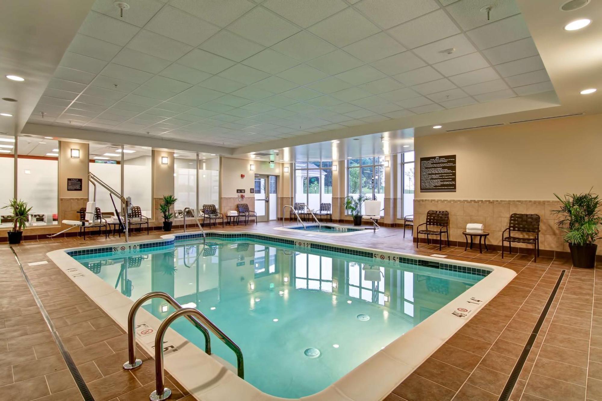 Hilton Garden Inn וודברידג' מראה חיצוני תמונה