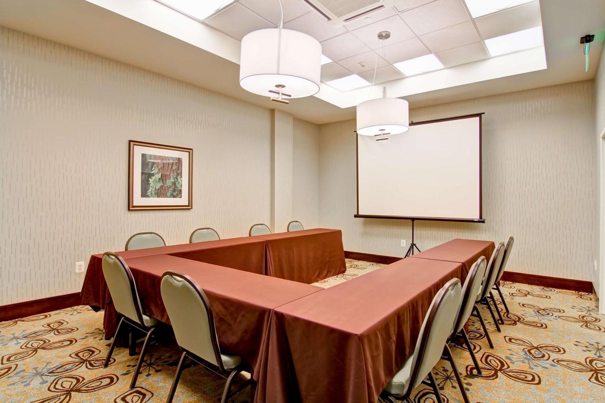 Hilton Garden Inn וודברידג' מראה חיצוני תמונה