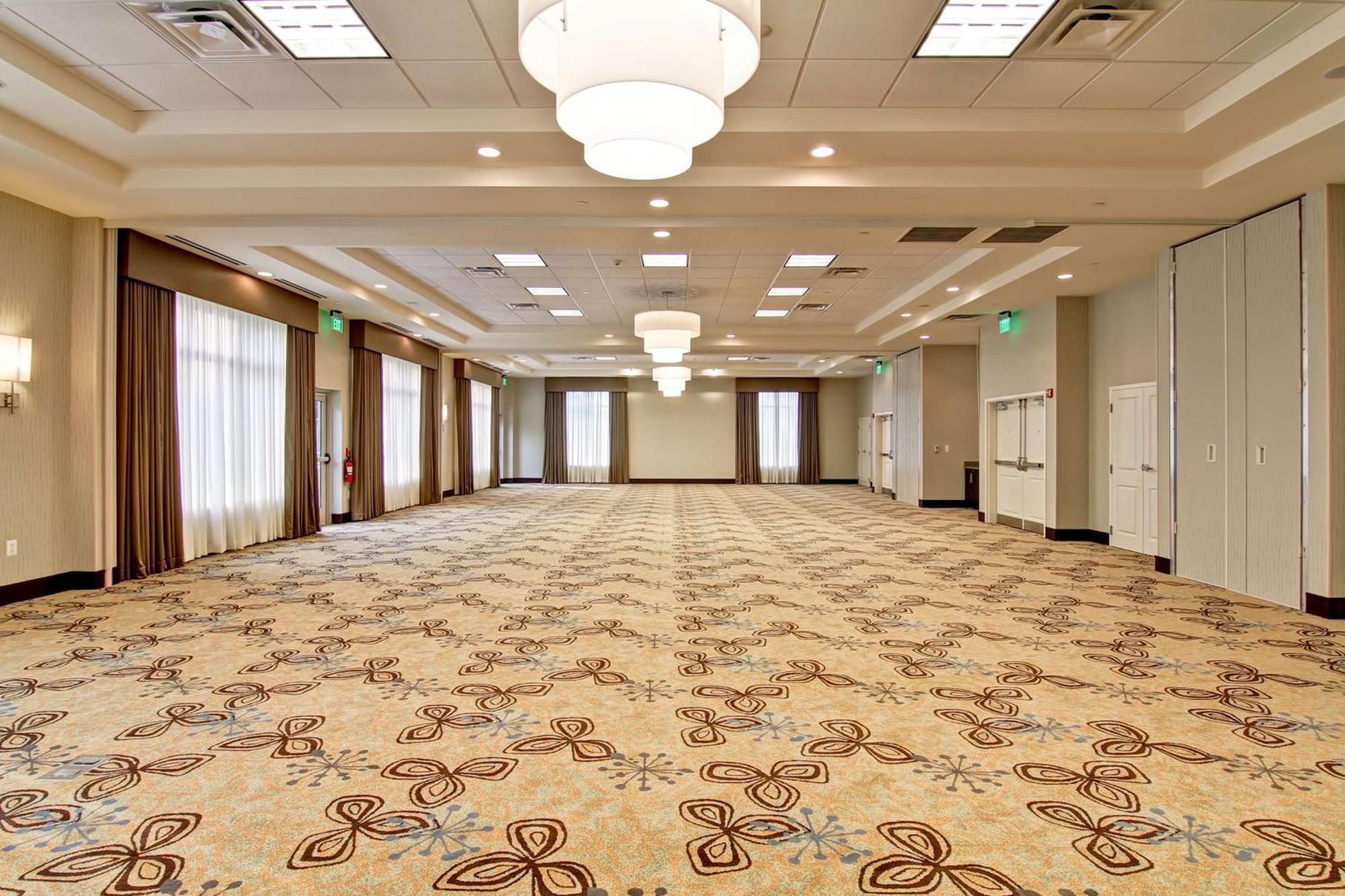 Hilton Garden Inn וודברידג' מראה חיצוני תמונה