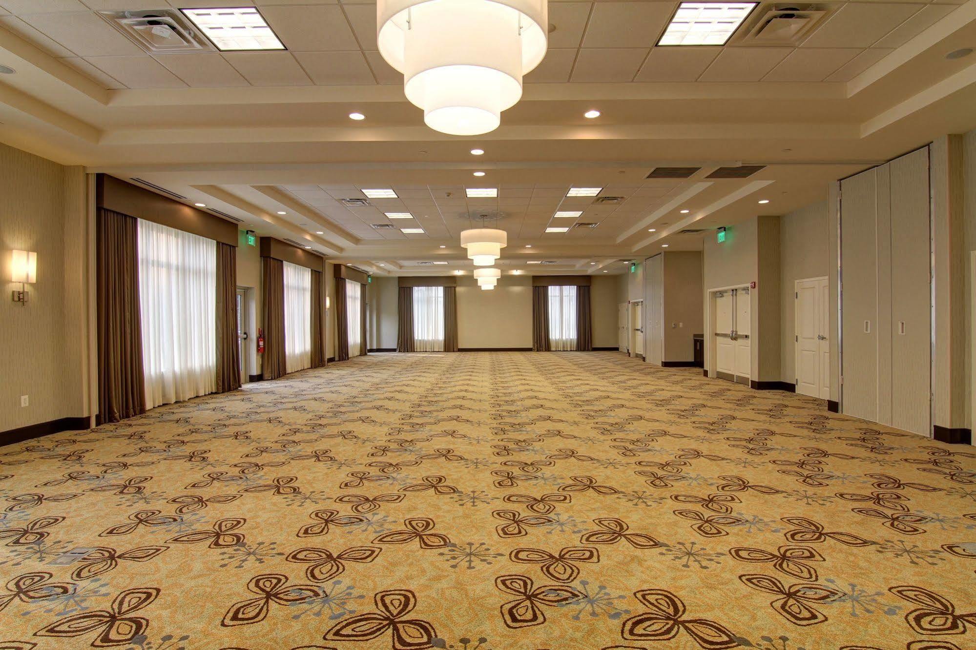Hilton Garden Inn וודברידג' מראה חיצוני תמונה