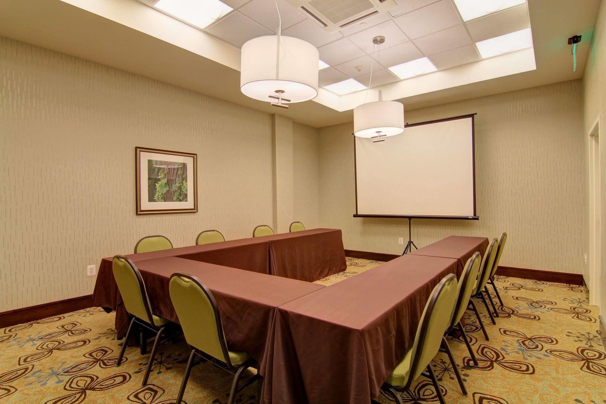 Hilton Garden Inn וודברידג' מראה חיצוני תמונה