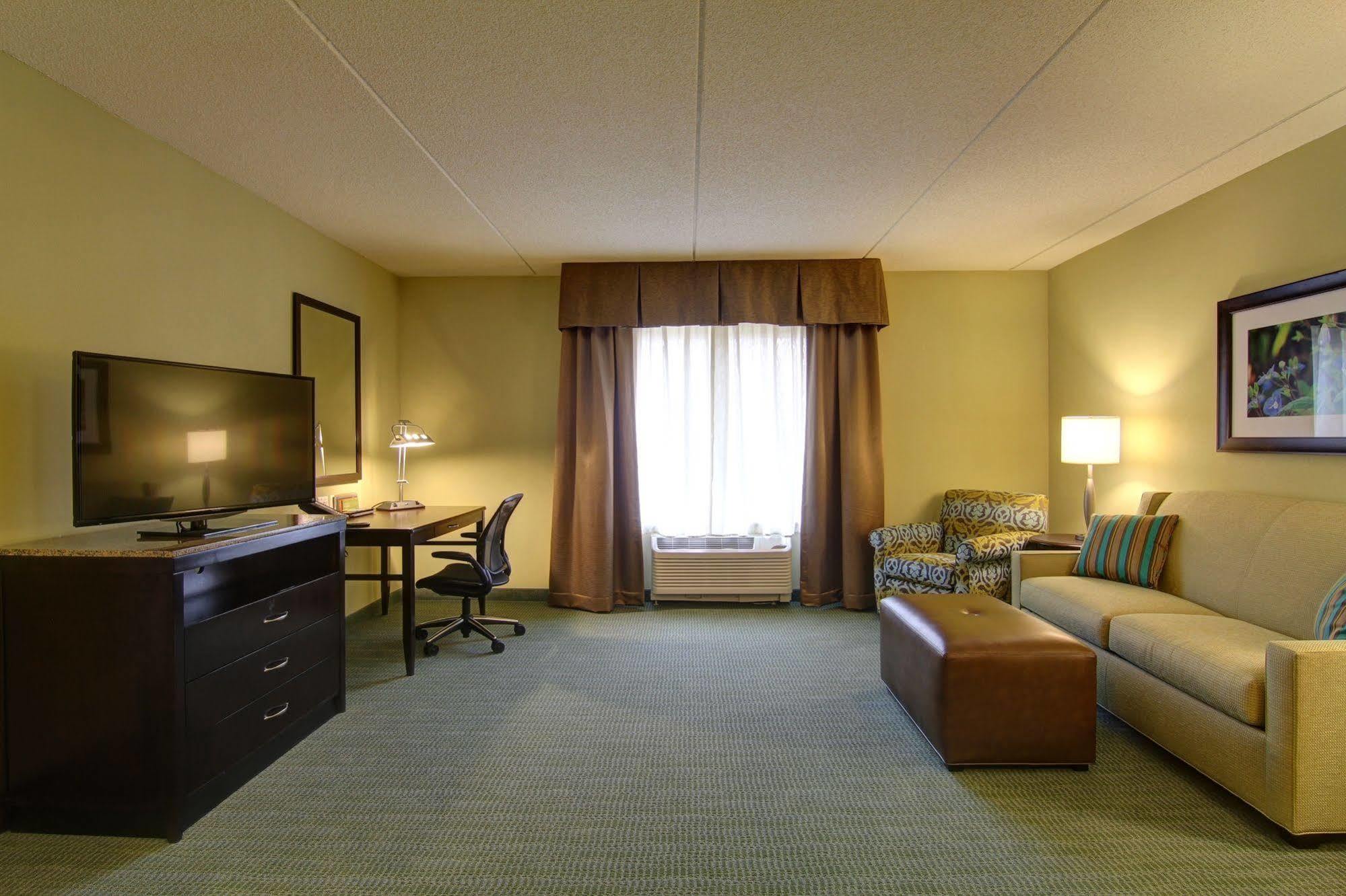 Hilton Garden Inn וודברידג' מראה חיצוני תמונה